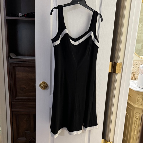 Chaps Dresses & Skirts - Chaps Black and White Dress Size Large EUC